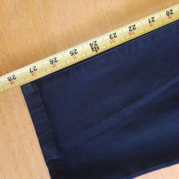 Trendy Black Skinny Jeans with Distressed Details - Picture 5 of 7